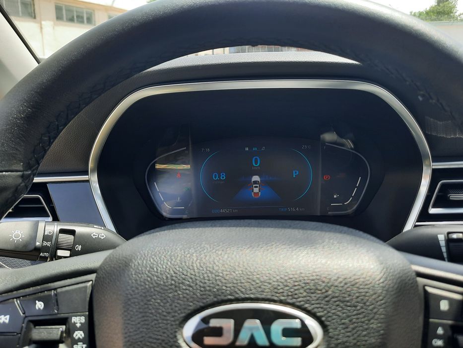 Avtomobil Jac J7