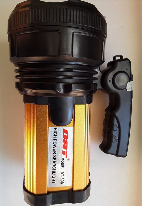 Мощен прожектор DAT AT-398