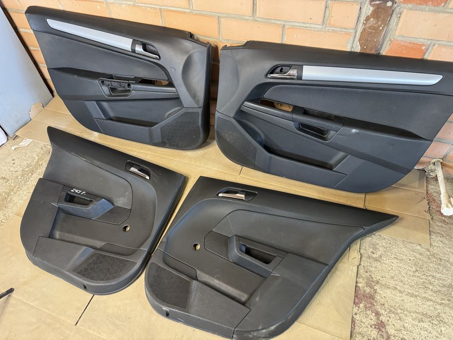 Дверные карты Опель Астра Н