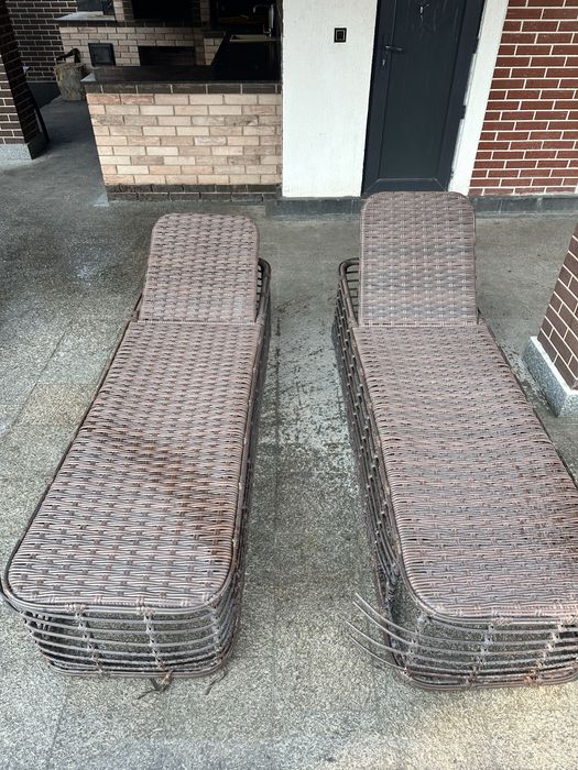 Продам лежаки бассейные