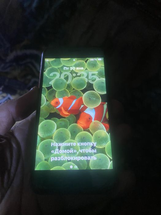Продам айфон SE 2020 64 гигабайта