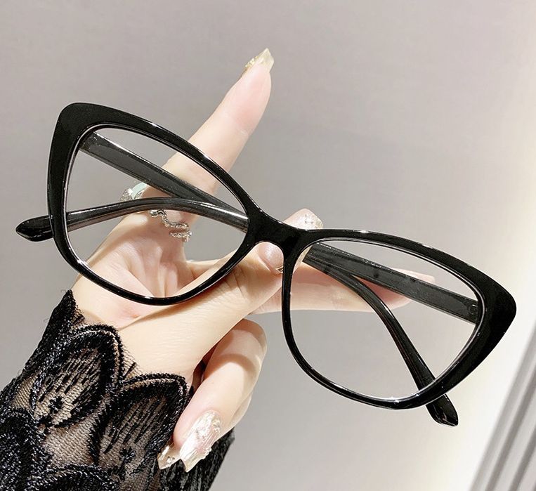 Модерни дамски диоптрични очила /+1.00 - +3.00 /