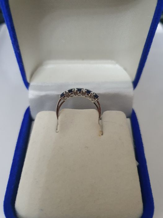 Золотое кольцо с натуральными сапфирами. Проба 585. 5 сапфиров.