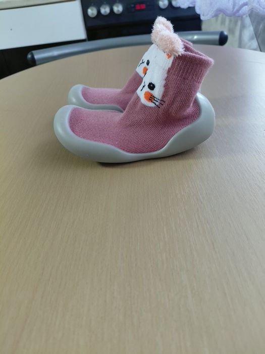 Детски чорапи със гумена подметка