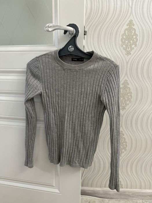 Серый, стильный лонгслив