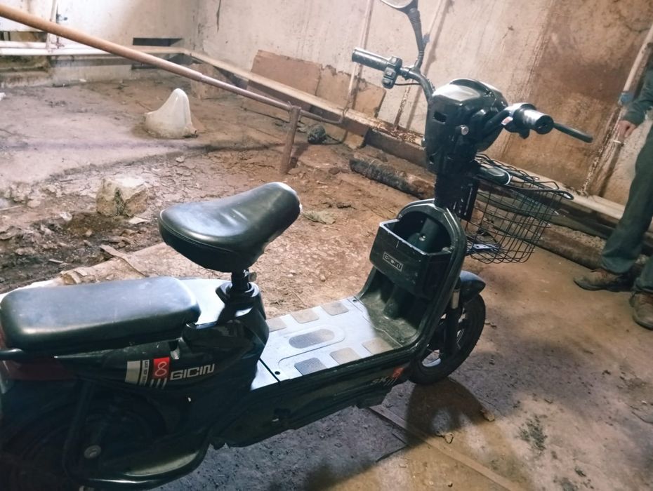 Электро скутер детский.