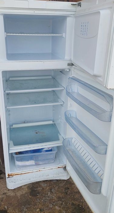 Vand Frigider INDESIT 600 lei