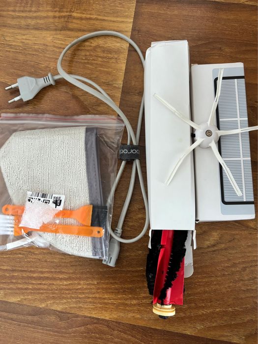 Продаю робот пылесос Roborock S5 MAX