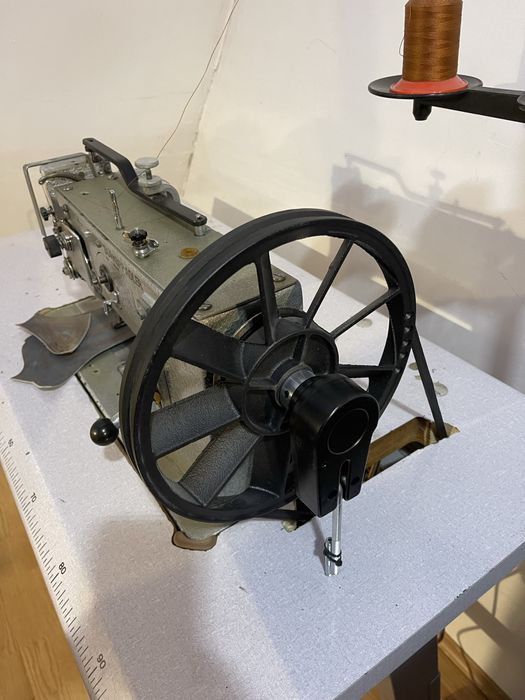 Masina de cusut triplu transport Durkopp Adler 267-373