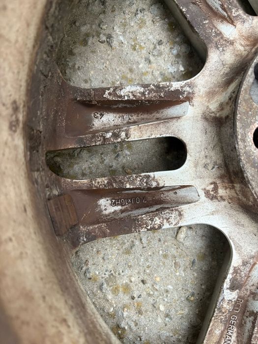 Vând jante de aliaj