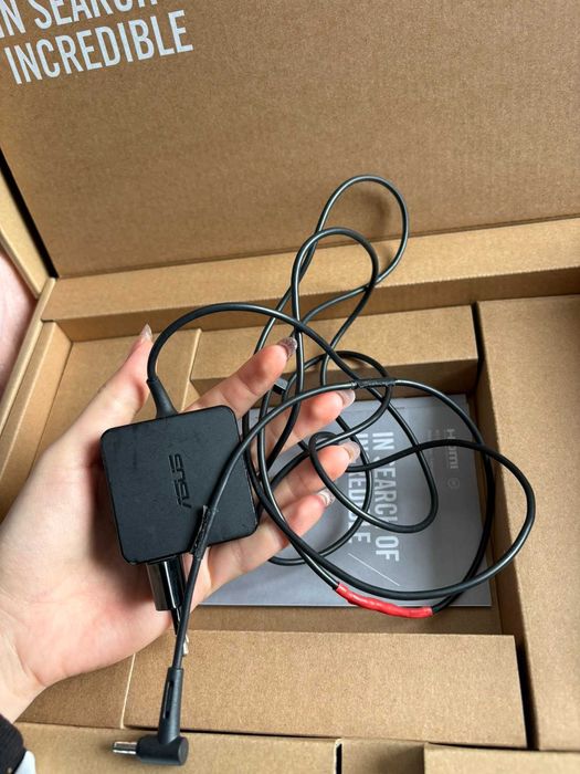 Laptop ASUS VivoBook 14 – Rose Gold - Windows 11 instalat