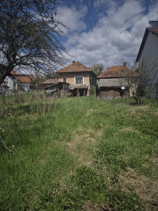Teren si Casa  batraneasca de vanzare in Bughea de Sus Arges