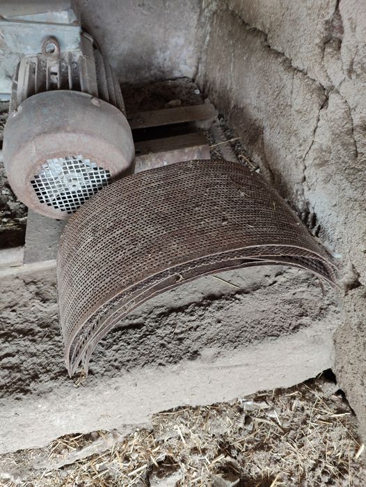 фуражомелка трифазна