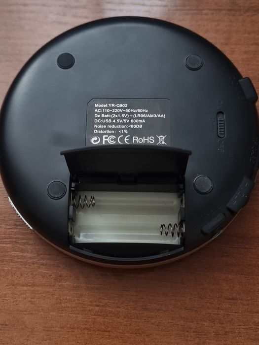 Cd плеер Bravo q802, (2 кабеля для использования)