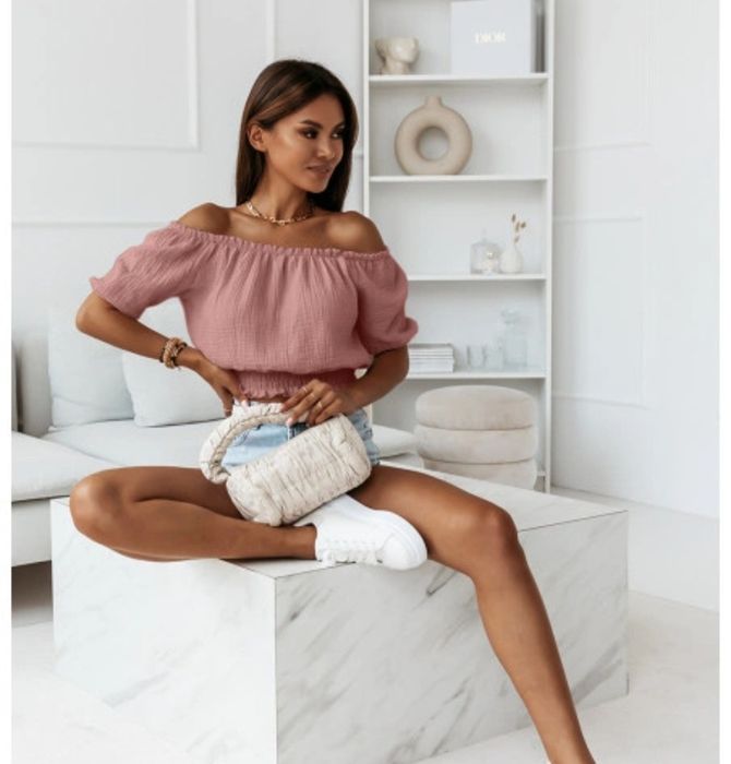 розова къса блузка с голи рамене H&M