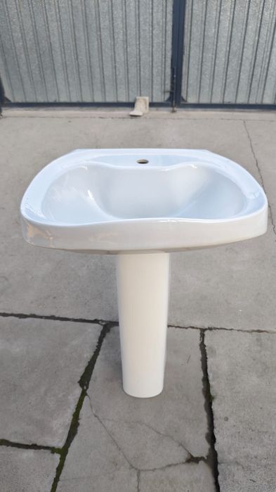 Продам умывальник в среднем состоянии б.у.