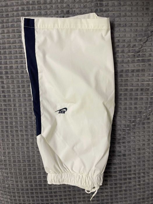 Vând pantaloni scurți Adidas