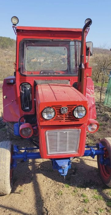 Vând Tractor U 445 de la proprietar