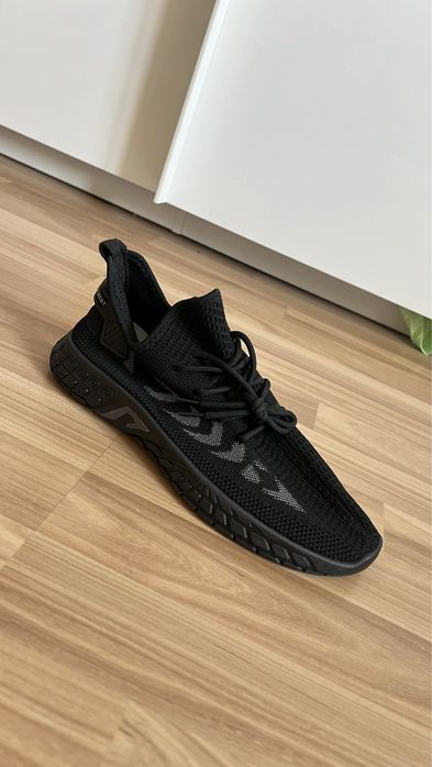 Adiasi barbati Yeezy boost 350 v2