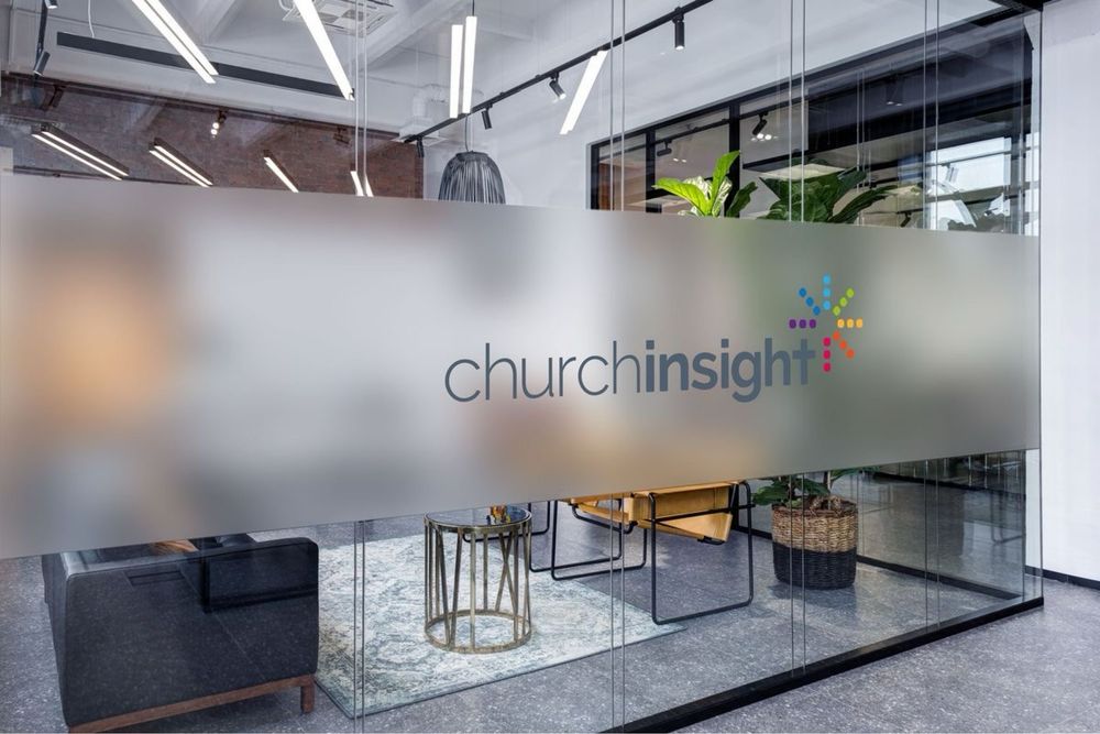 Поклейка матовой пленки | реклама на туманке | TUMANKA.UZ