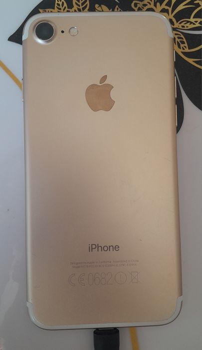 Айфон 7  хороший состояние