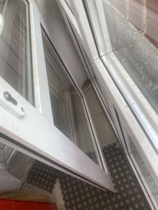 Двер пластмас хорошем состаяние