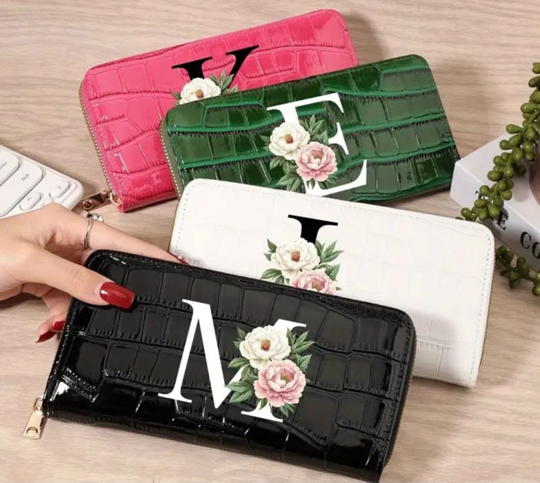 Portofele damă cu inițiale