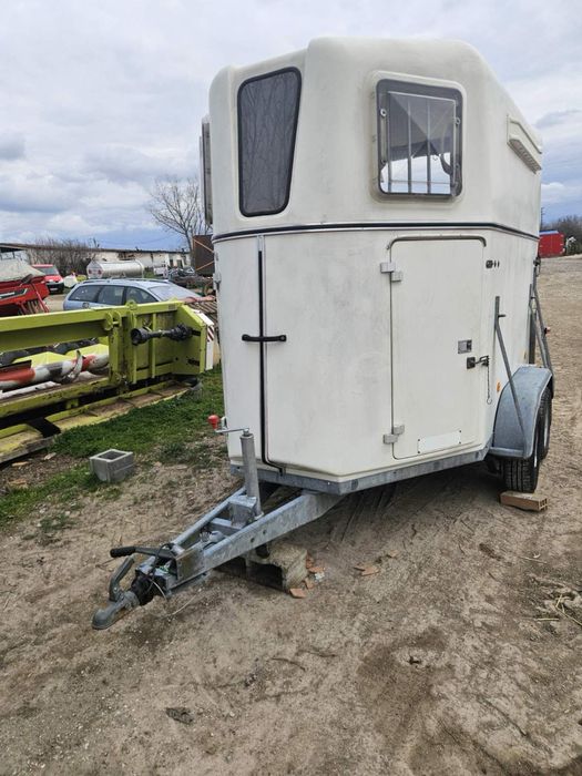 Ремарке за превоз на коне и животни