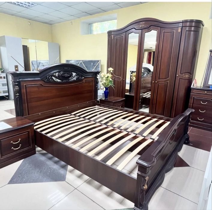 Продам спальный гарнитур