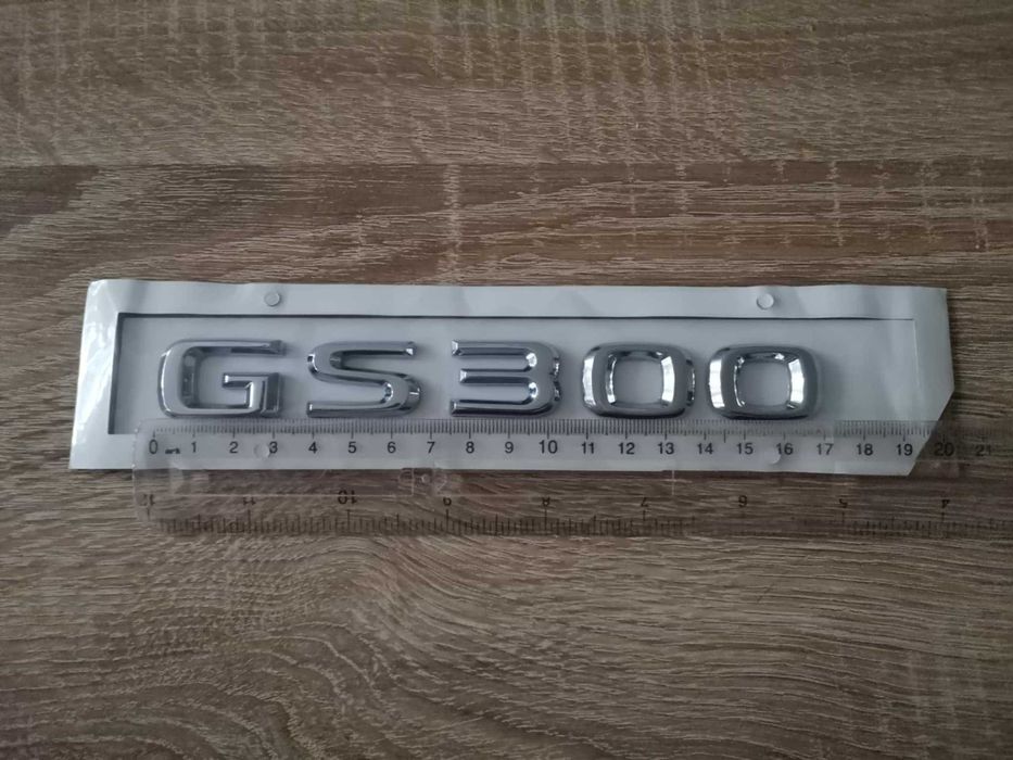 сребрист надпис Lexus GS 300