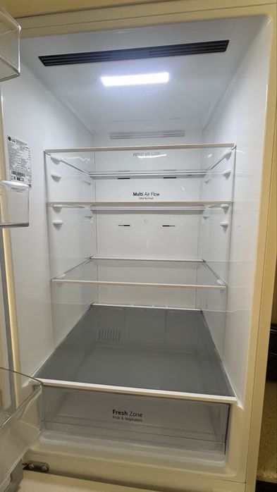 Холодильник LG в отличном состоянии