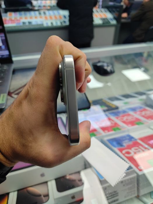 Продам б.у 16pro max 256gb natural titanium 99% емкость