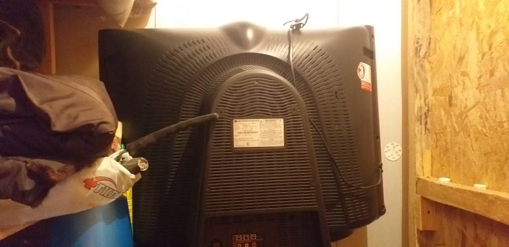 Продам телевизор на запчасти