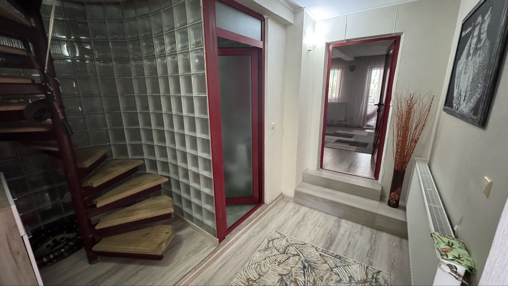 Vila de vanzare 300 mp si teren 500 mp