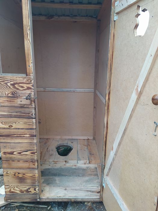 Туалет из массива сосны