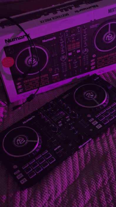 DJ контроллер Numark MIXTRACK

PRO FX