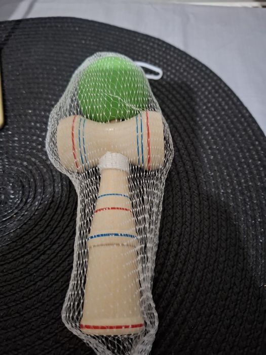Kendama cu bila verde 17 cm lungime