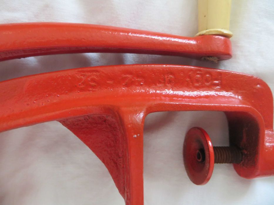 Ретро машинки за мелене на зърна, орехи, резачка за яйца