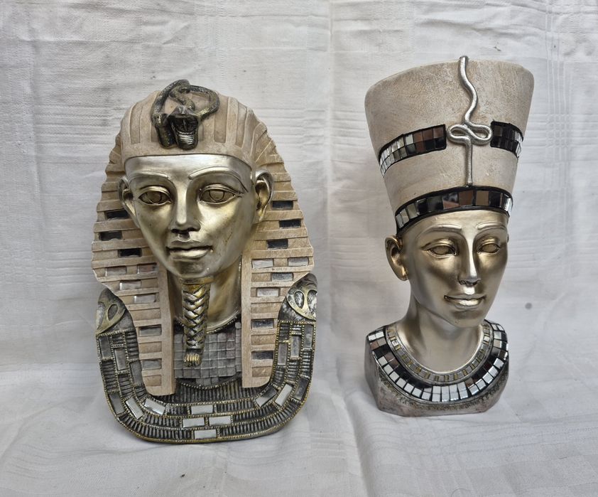 Figurine egiptene bust Tutankhamun si bust Nefertiti din rășină acrilică, Colecția Leonardo.