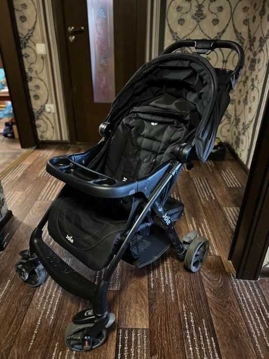 Коляска прогулочная Joie Muze