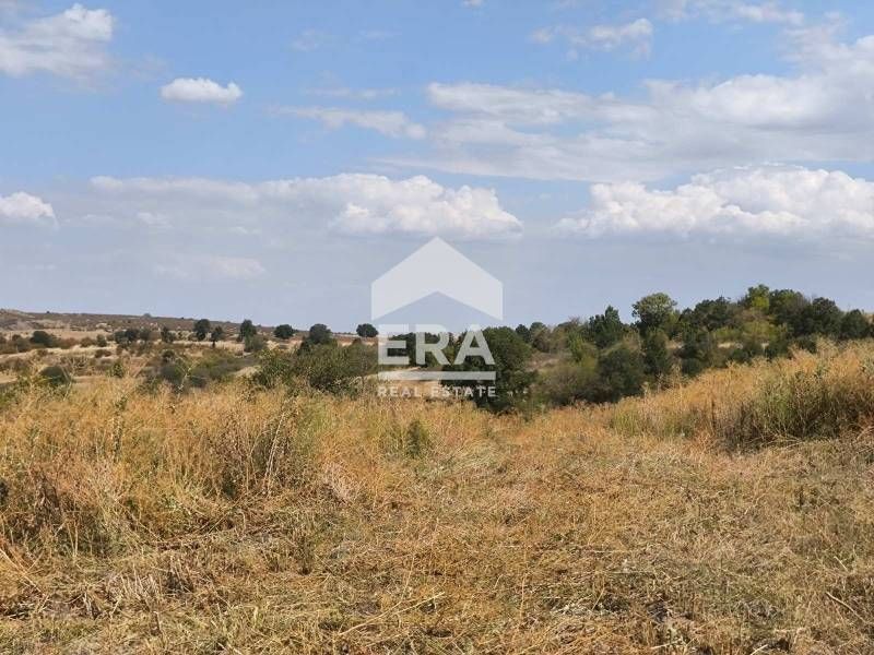 Атрактивен парцел в живописното село Татарево