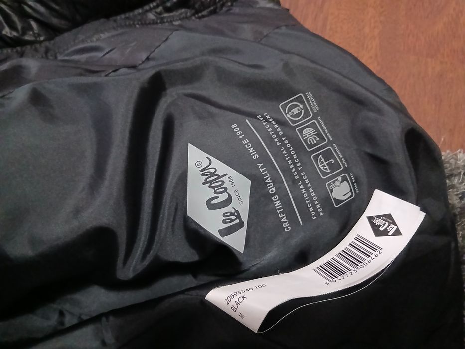 Vând geaca Lee Cooper