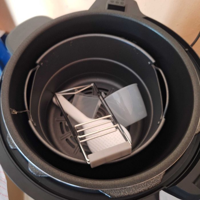 Делимано Мултикукър под налягане + еър фрайър - чисто нов