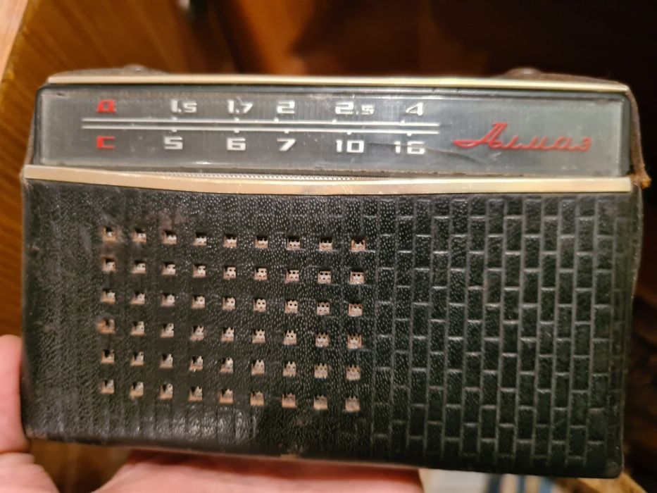 Радио в кожаном чехле