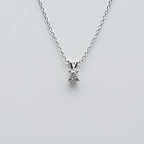 Pandantiv din aur alb 18k, cu diamant 0,32 grame cod 8564; 8565