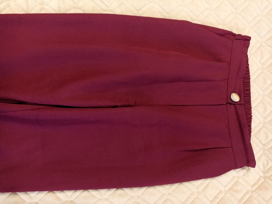 Брючный костюм бардо