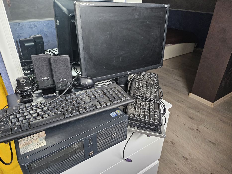 Компютър с монитор LG