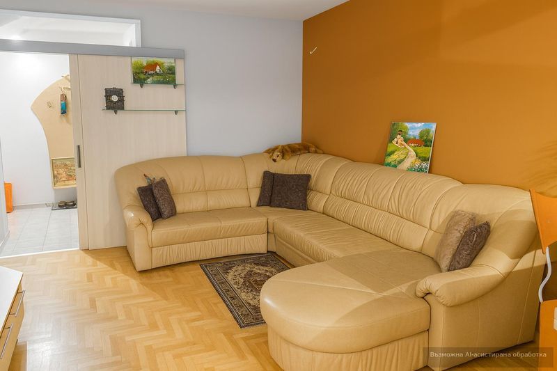 Тристаен апартамент под наем в Център