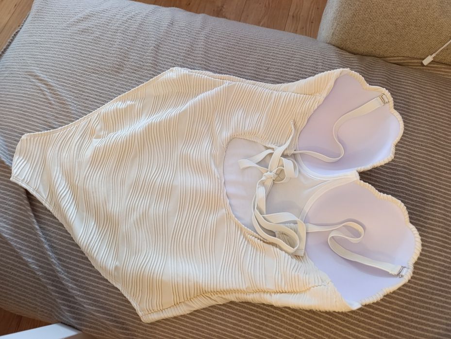 Цял бански ЧИСТО НОВ