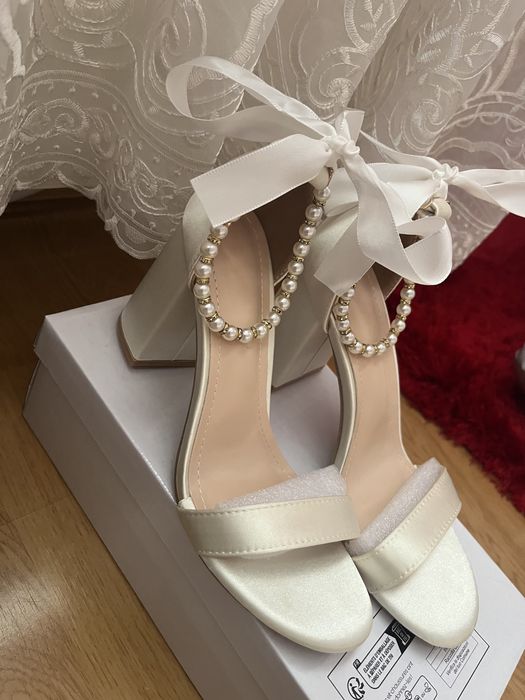 Sandale elegante cu toc